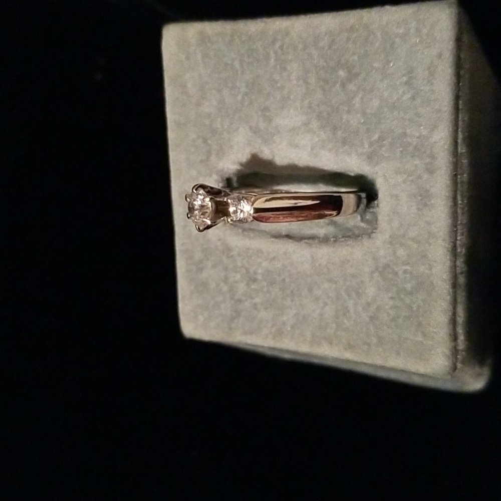 18K gold ring with 3 Beautiful Diamonds - Picture 3 of 13